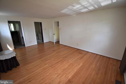 13 Saxony Dr, Riverton NJ  08077-4389 exterior