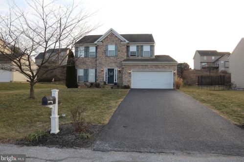 235 Sunset Cir, Red Lion, PA 17356-8766