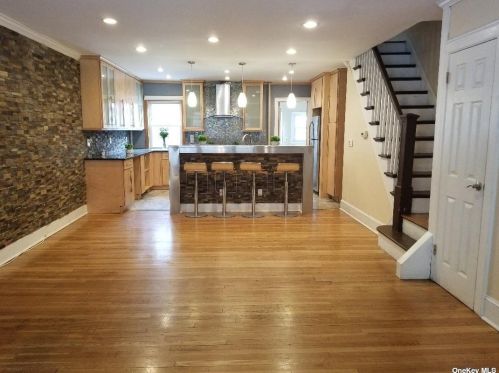 20-45 31st St, Long Island City, NY 11105-2503