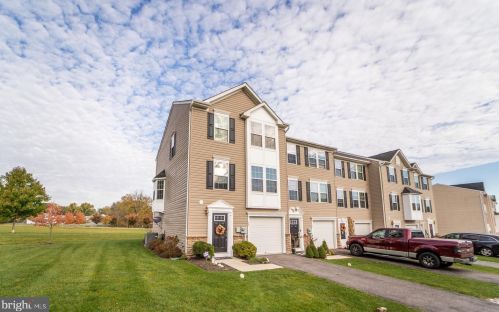 20 Red Rose Ln, Easton, PA 18045-6105