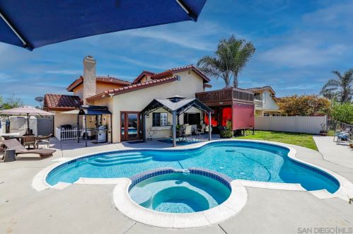 345 Encino Dr, Vista, CA 92083-1988