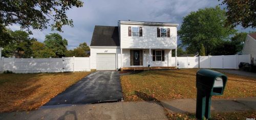 50 Bridger Blvd, Central Islip, NY 11722-3659