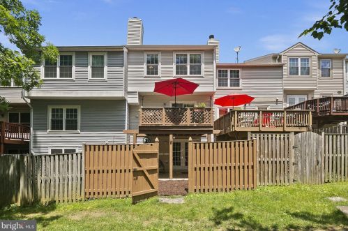 5888 Bridgetown Ct, Springfield VA  22015-2811 exterior