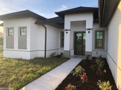 5733 Everglades Blvd, Naples, FL 34120-0031