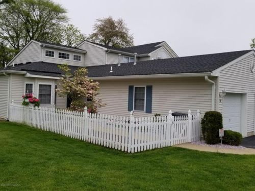 35 Cherrywood Cir, Bricktown, NJ 08724-5205