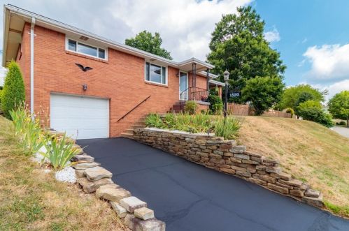 1520 Larkspur Dr, Finleyville PA  exterior