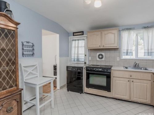 23 Wentworth Dr, Huntington Station NY  11746-6926 exterior