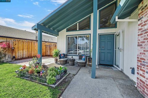 6120 Chickasaw Ct, Manteca CA  95336-2557 exterior