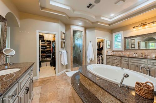 840 Fairway Dr, Bakersfield CA 93309-2416 exterior