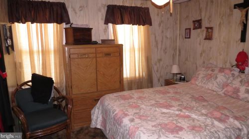 208 Chestnut Ave, Camden NJ  08109-2049 exterior