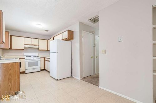 5483 Farmview Close, Stone Mountain GA  30088-2607 exterior