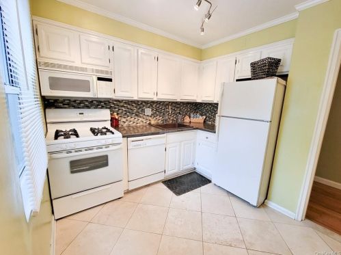 2274 Palmer Ave, New Rochelle, NY 10801-2922