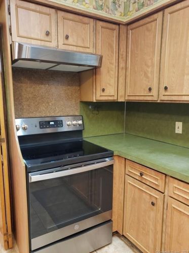 215 Celia Dr, Waterbury, CT 06705-3145