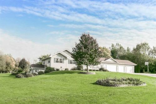 3824 Eagle Rd, Twin View Heights, IA 52333-8975