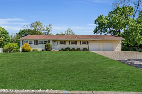 9 Parmly Rd, Tinton Falls, NJ 07724-2817