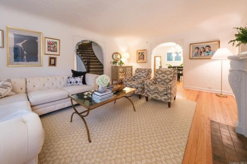 15 Oxford Rd, New Rochelle NY  10804-3712 exterior
