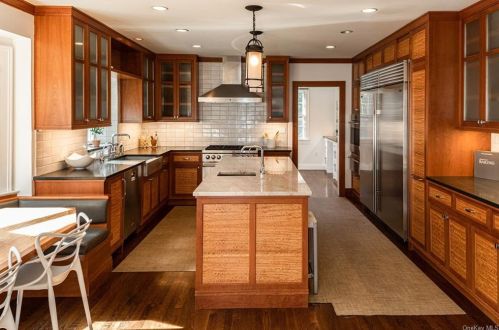 25 Laporte Ave, Mount Vernon NY  10552-1016 exterior