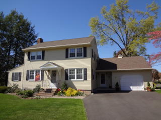 27 Hilltop Dr, Manchester, CT 06042-3441