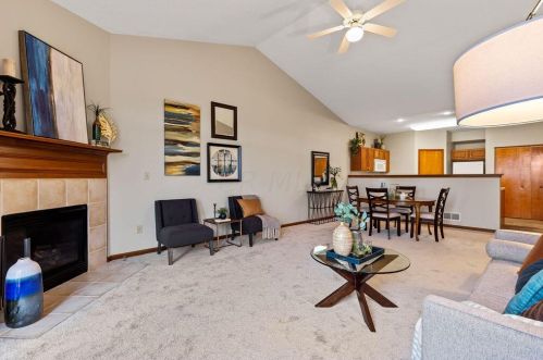 213 Pebble Creek Dr, Pataskala OH  43062-8945 exterior