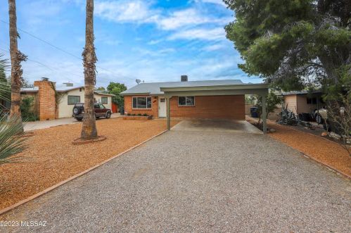5329 Willard St, Tucson, AZ 85712-4927