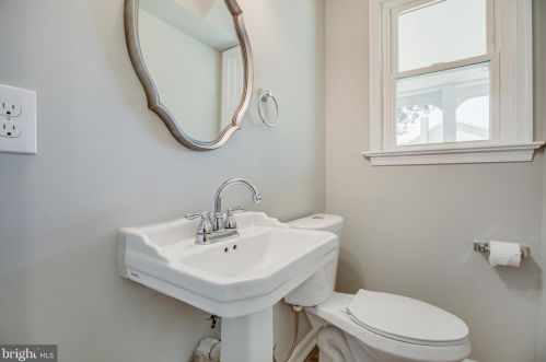 10600 Woodland Dr, Fredericksburg VA  22407-7759 exterior