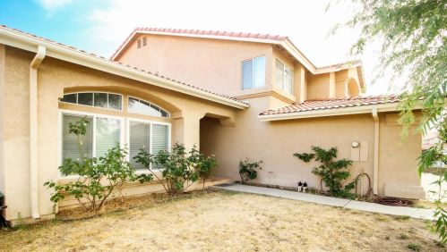 14379 Las Flores Dr, Victorville, CA 92392-5467