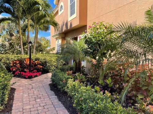 28072 Cavendish Ct, Bonita Springs, FL 34135-3457