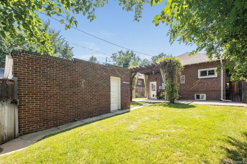 1016 Cook St, Denver CO 80209-4922 exterior