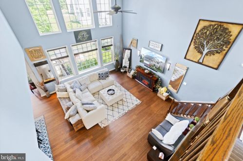 13846 Estate Manor Dr, Gainesville VA 20155-5951 exterior