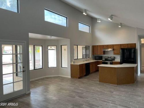 1047 Lakeridge Dr, Gilbert, AZ 85233-7972