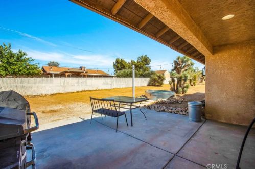 7645 Victoria Ave, Yucca Valley CA  92284-6152 exterior