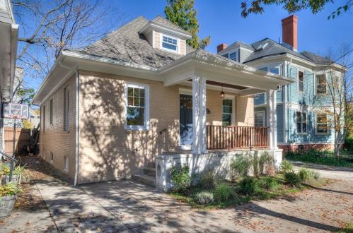 11 Hollywood Rd, Providence RI  02909-1218 exterior