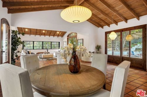 1719 Oak Dr, Topanga CA  90290-4025 exterior