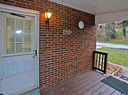 1028 Upston St, Mckeesport, PA 15133-4046