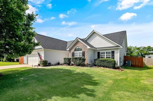 2867 Aristocrat Ln, Fayetteville, NC 28306-9526