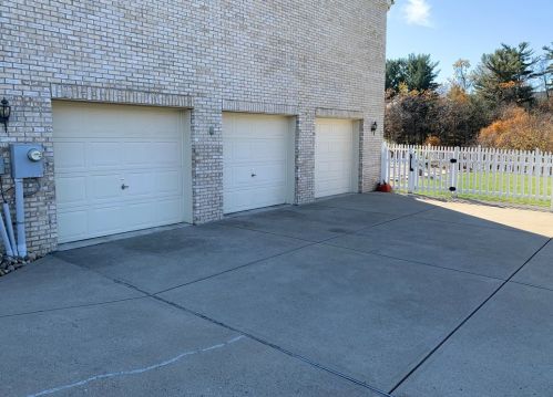 217 Pineview Dr, Canonsburg, PA 15317-4864