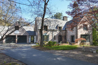 42 Kenmore Rd, Bloomfield, CT 06002-2111