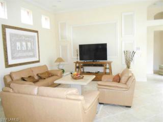 560 Eagle Creek Dr, Naples FL  34113-8030 exterior