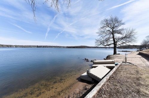 85 Main St, East Hampton CT  06424-1118 exterior