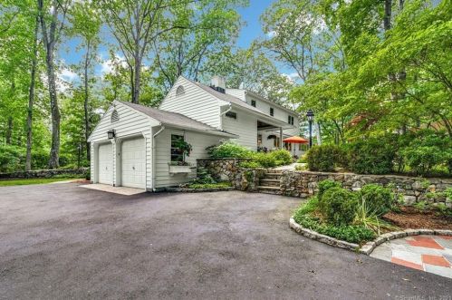 537 Rock Rimmon Rd, Stamford CT  06903-2333 exterior