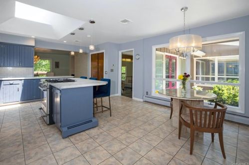 12 Fawn Hl Rd, Tuxedo Park NY  10987-3531 exterior