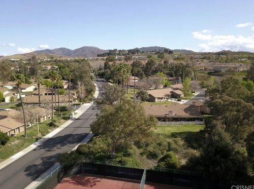 19966 Avenue Of The Oaks, Santa Clarita CA  91321-1387 exterior