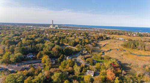 17 Dewey Ave, Sandwich MA 02563-2001 exterior