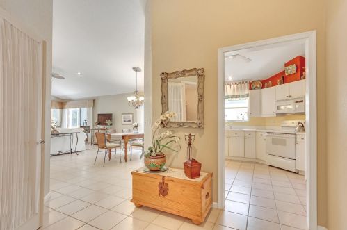 231 Canterbury Dr, West Palm Beach FL  33418-7178 exterior