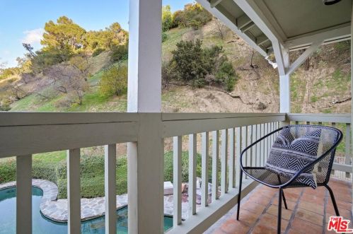 3531 Coldwater Canyon Ave, North Hollywood CA  91604-4060 exterior