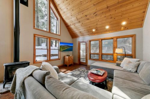 11130 Zermatt Dr, Truckee, CA 96161-6550