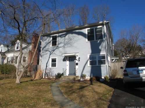 21 Ogden Rd, Stamford, CT 06905-3210