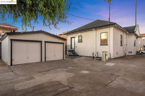 319 Foothill Blvd, Oakland CA  94606-2322 exterior