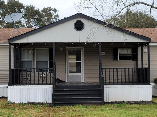 220 Halls Rd, Angleton, TX 77515-8451