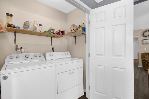 1884 Shoshone Dr, London OH  43140-9020 exterior